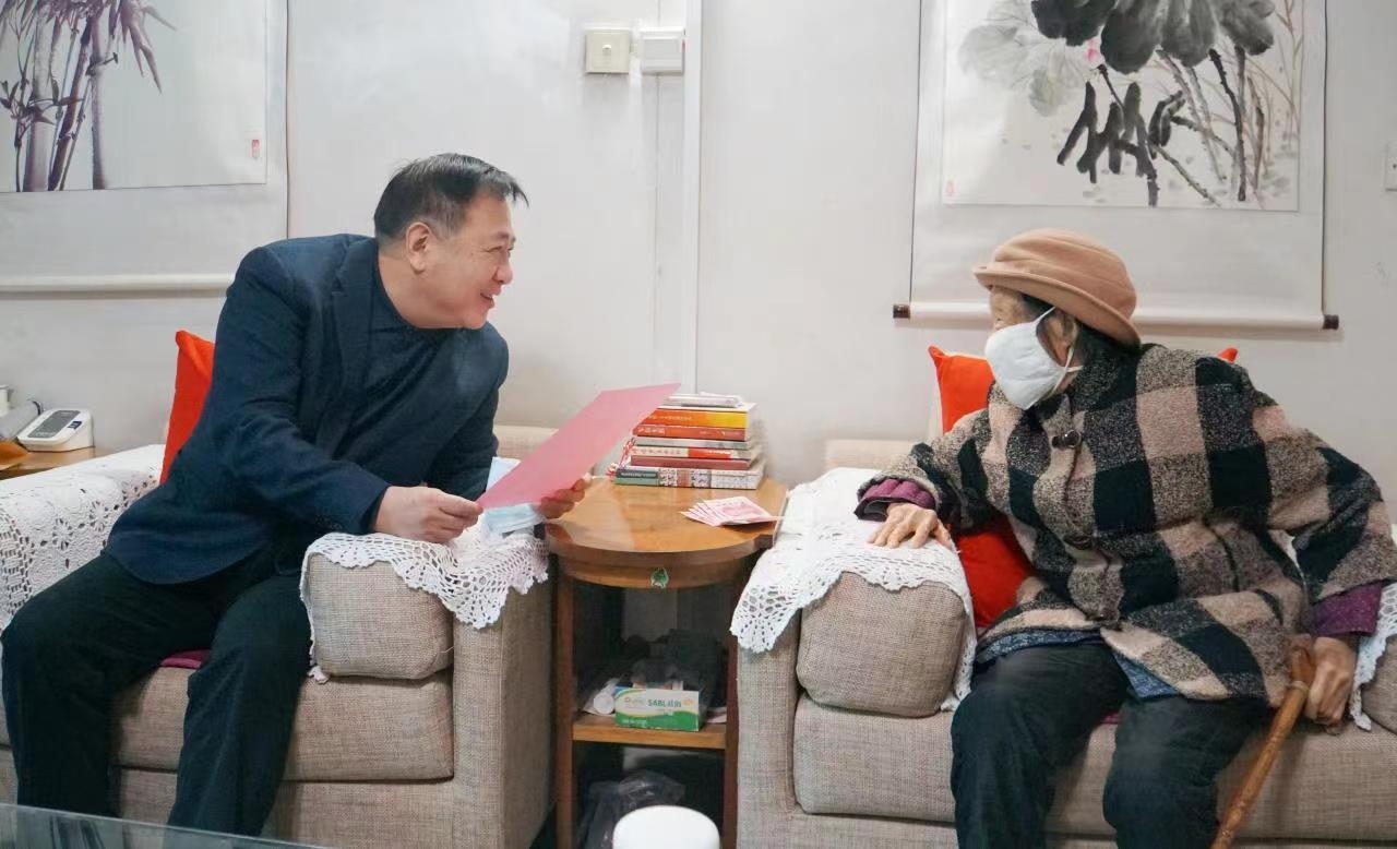 情系老干部 慰问暖人心 ——PP电子游戏集团开展春节前走访慰问