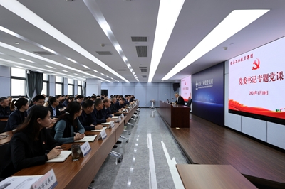 强盛为PP电子游戏集团党员干部讲授意识形态专题党课
